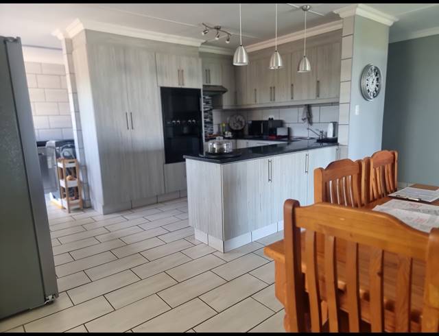 3 BEDROOM FREEHOLD FOR SALE IN DANA BAY